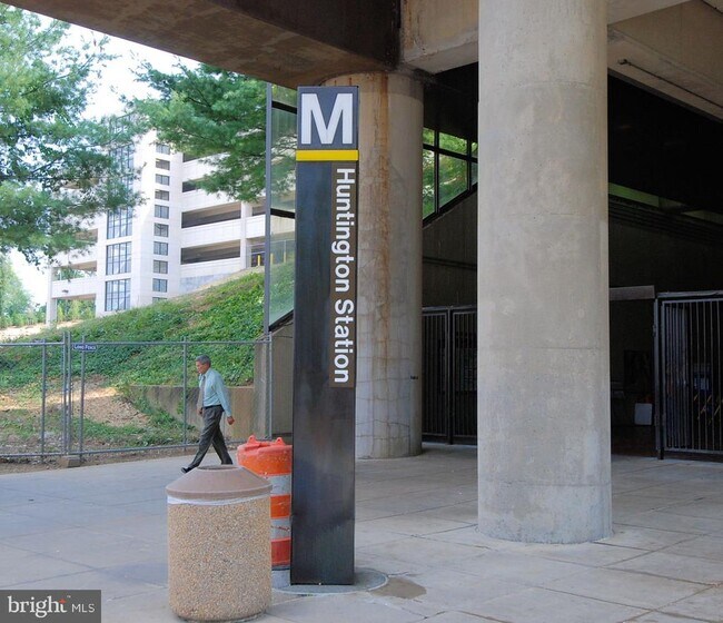 Building Photo - 6507 10th St