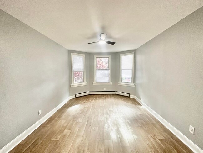 Building Photo - 130 Grant Ave