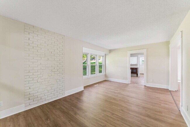 Building Photo - Charming 2-Bedroom Haven in Kansas City Northland!
