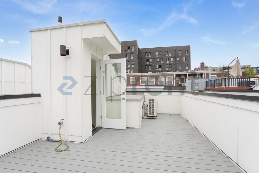 Building Photo - Unit C