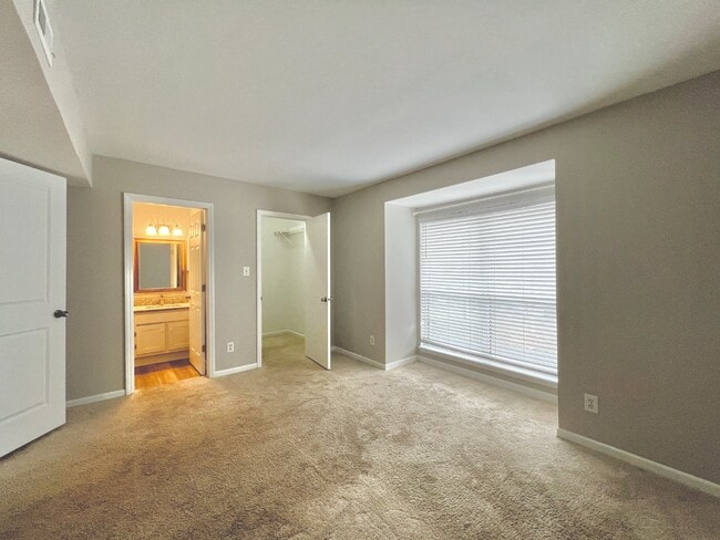 Building Photo - 11187 Harrowfield Rd