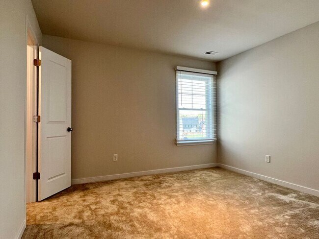 Building Photo - 8180 Lyman Ct