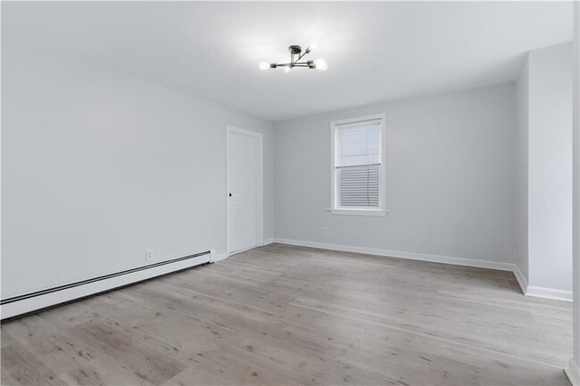 Building Photo - 92 Sylvian St