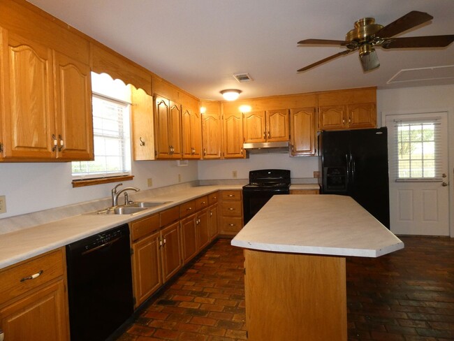 Building Photo - Charming 4BR/2BA home in Milton