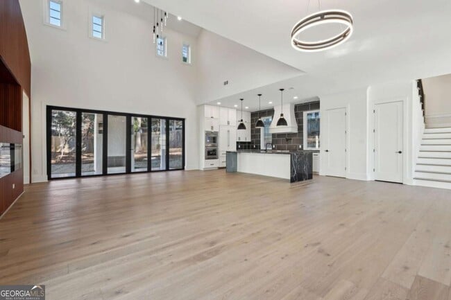 Building Photo - 120 Thome Dr