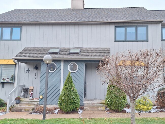 Building Photo - 238 Skyview Dr