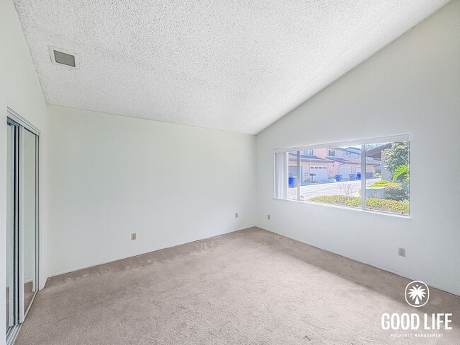 Building Photo - Spacious 3BD/2BA Home in Carlsbad with Community Pool, 2-Car Garage & In-Unit Laundry
