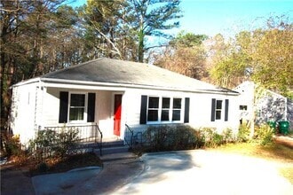 Building Photo - 1040 Shepherds Ln NE