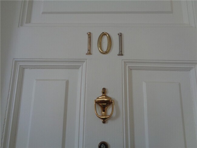 Building Photo - 164 Pine St