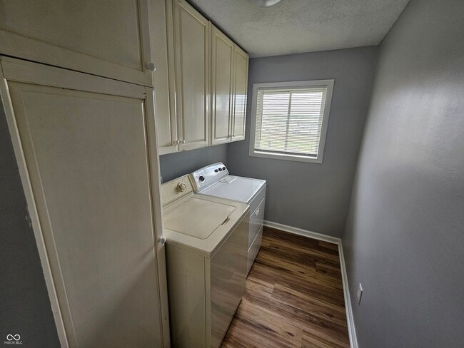 Building Photo - 748 Maple Ln