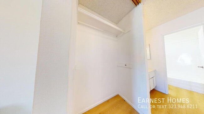 Building Photo - 5460 White Oak Ave