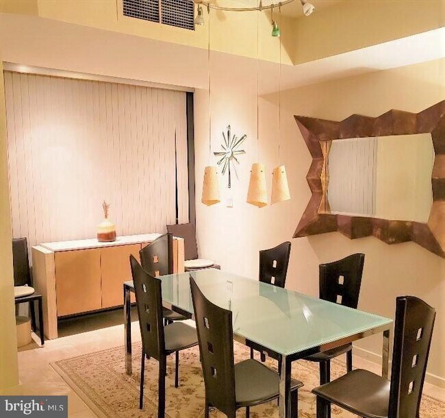 Building Photo - 1530 Key Blvd