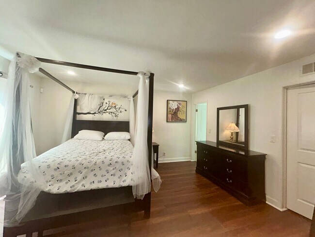 Building Photo - Beautiful Fully Furnished 4Bed/2Bath Home for Rent