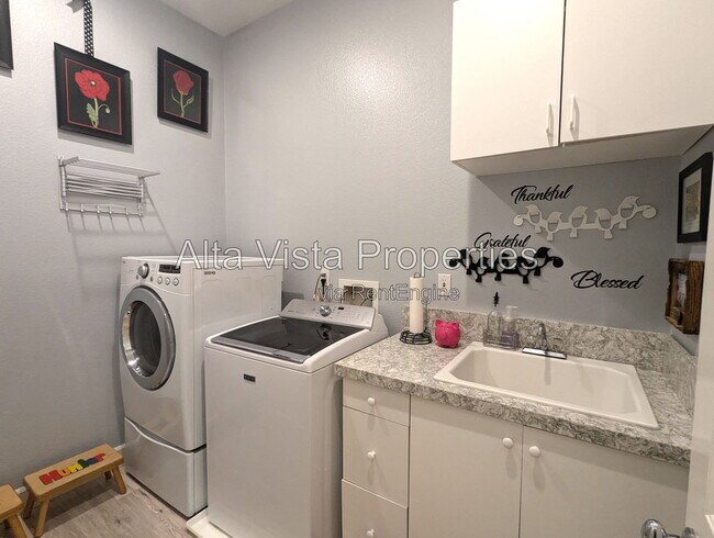 Building Photo - 9129 White Alder Ct