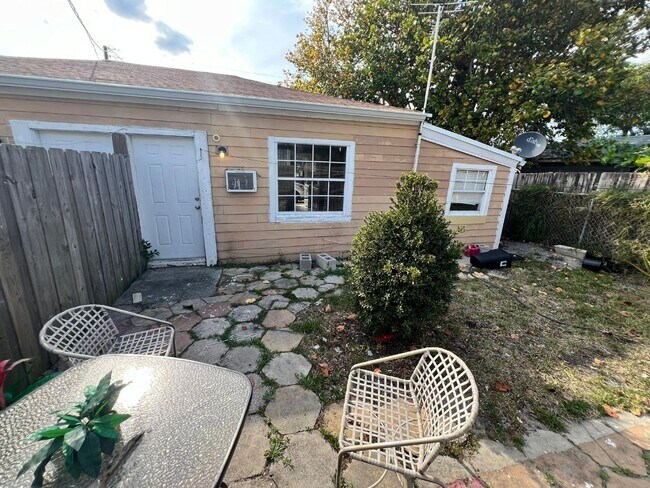 Building Photo - 701 N J St