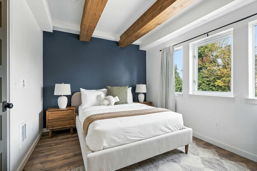 Building Photo - 925 NE 23rd Ave