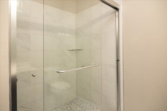 Building Photo - 2bd/2Ba Midtown Condo Perfect for Roommates w/ Pool and Gym!