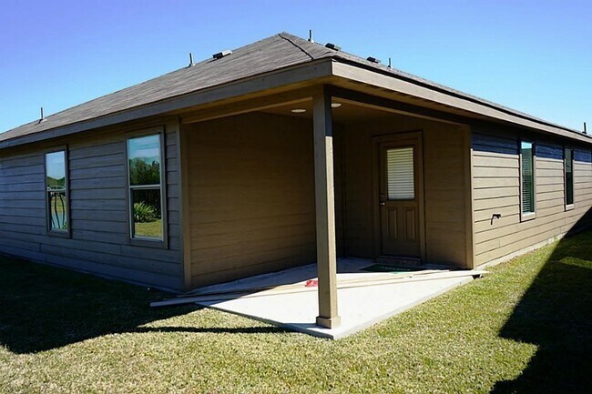 Building Photo - 2026 Treasure Mountain Dr