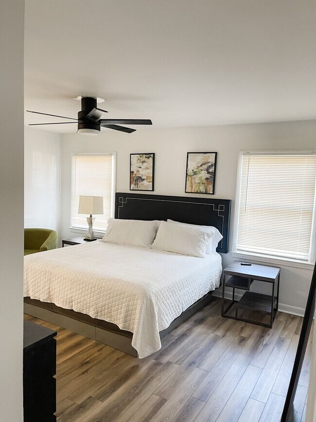 Building Photo - Charming Apt near Savannah's Historic District! Unit 1