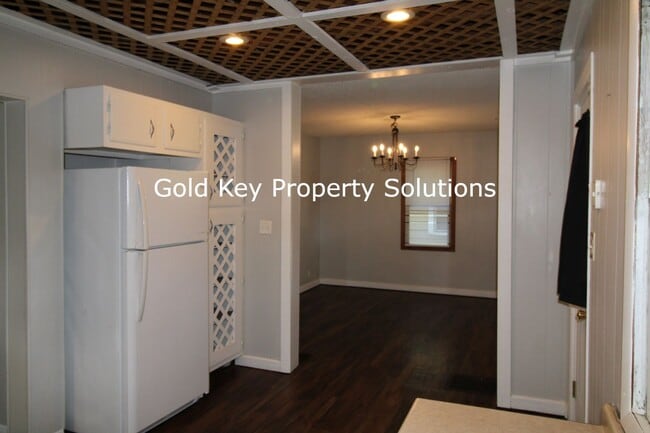 Building Photo - 4 Bedroom House Close to Ball State University. (NO SECTION 8)