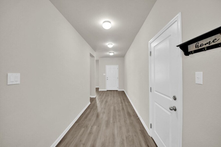 Building Photo - 1829 Leander Dr