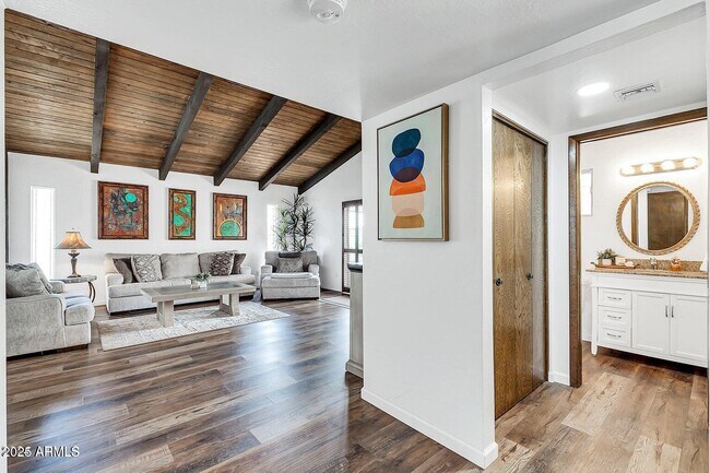 Building Photo - 1401 W Ocotillo Rd