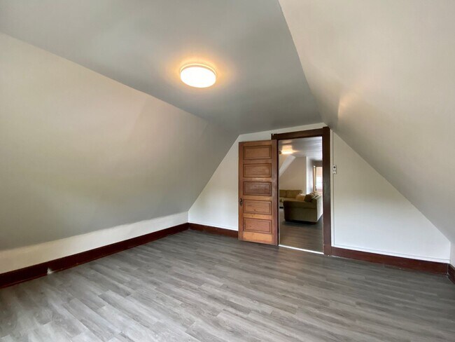 Building Photo - 146 Parker St