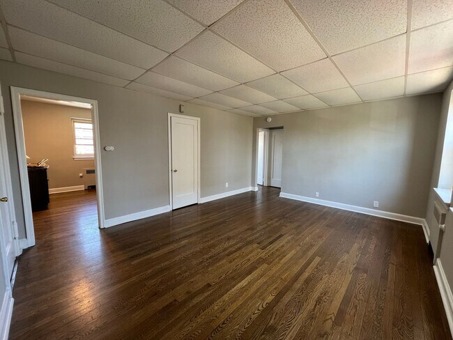 Building Photo - Modernized 1 br, heat included