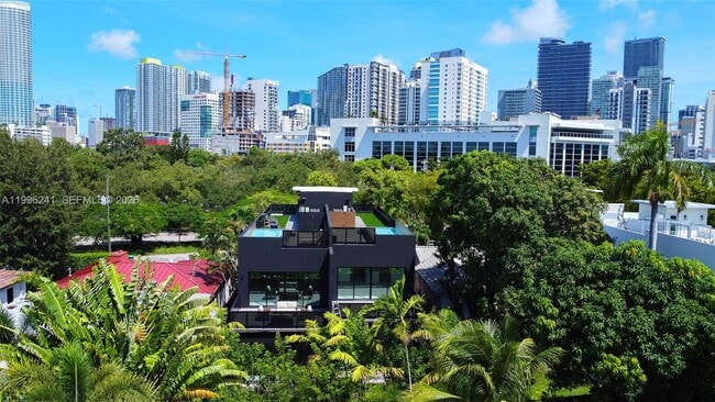 Building Photo - 420 SW 15th Rd