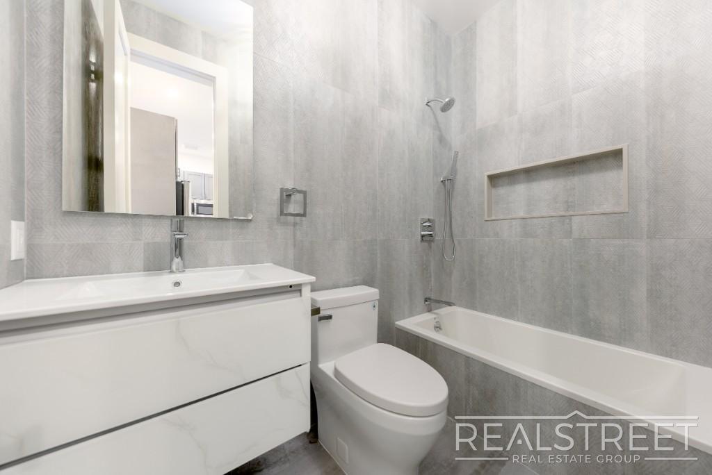 Building Photo - Stunning Brand New 3 Bed 2 Bath in Crown Heights Brownstone!