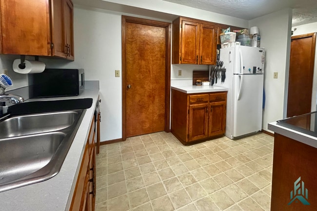 Building Photo - Witham Hill Townhome