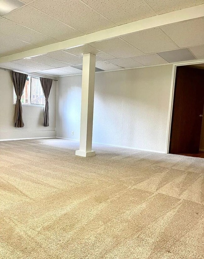 Building Photo - Beautiful Mid-Century four-bedroom Shoreline