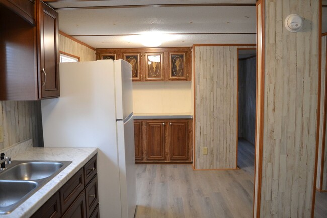 Building Photo - 3 Bedroom 2 Bathroom Mobile Home