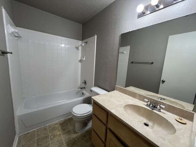 Building Photo - 4115 Mustang Dr