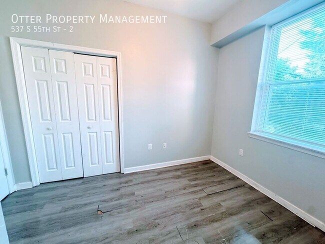 Building Photo - 537 S 55th St