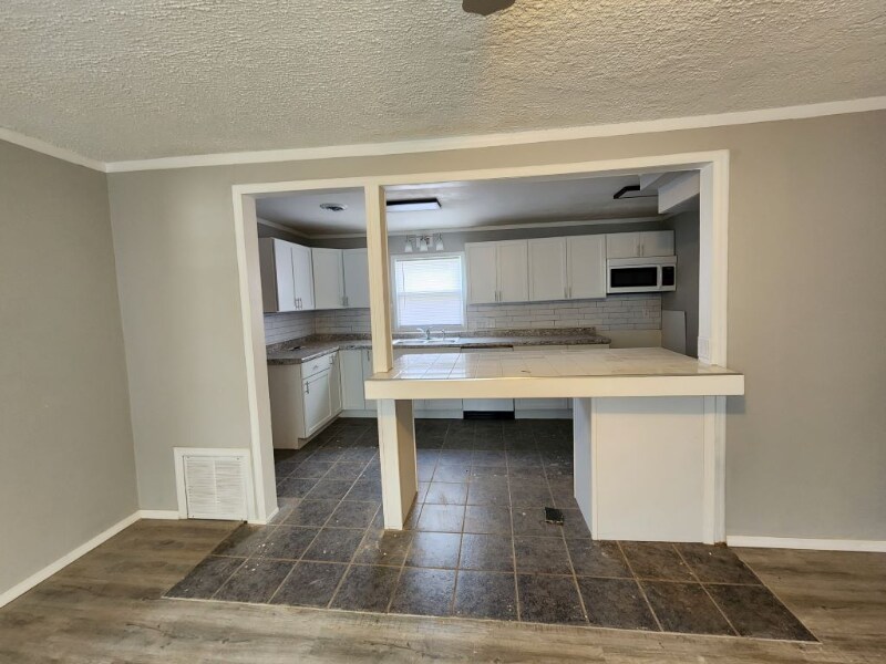 Building Photo - 16905 10th Ave