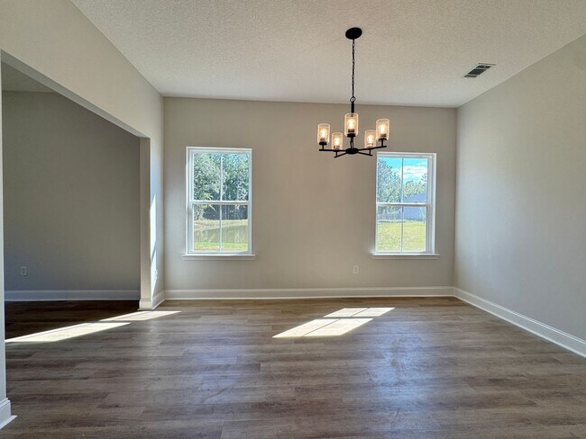 Building Photo - AVAILABLE OCTOBER 2025 [PET FRIENDLY]
