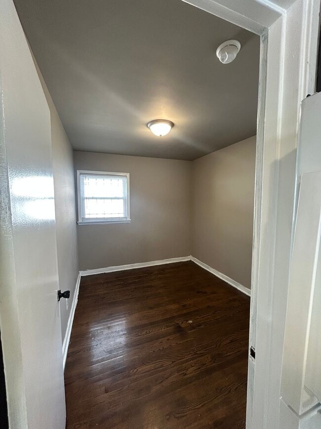 Building Photo - COZY HOME LOCATED CLOSE TO EVERYTHING!