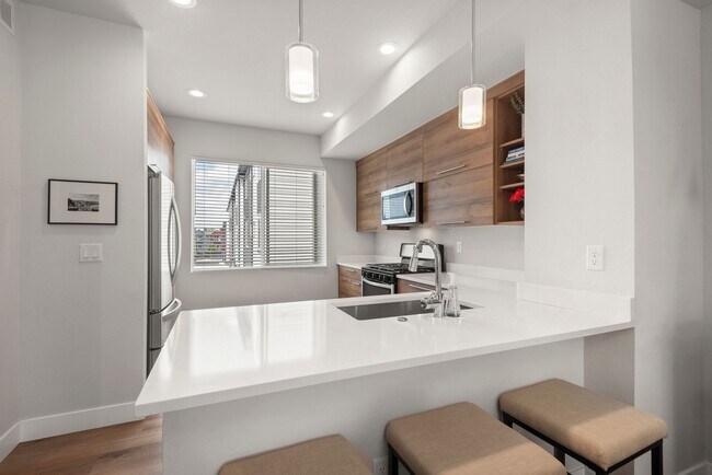 Building Photo - Modern Townhome Living in Lakewood – $2,65...