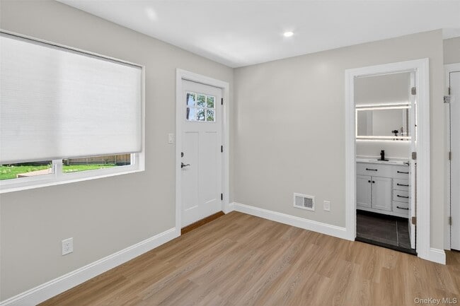 Building Photo - 62 Manor Pl