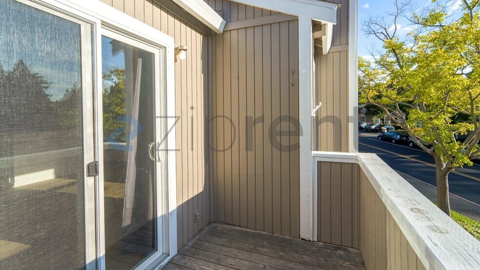Building Photo - Unit
