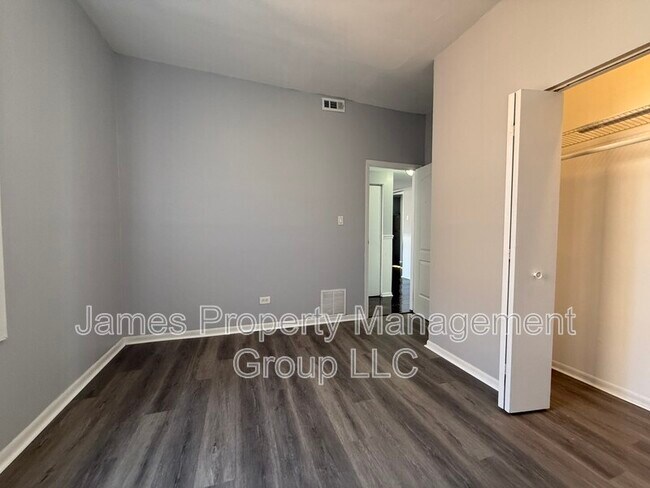 Building Photo - 6106 S Dorchester Ave