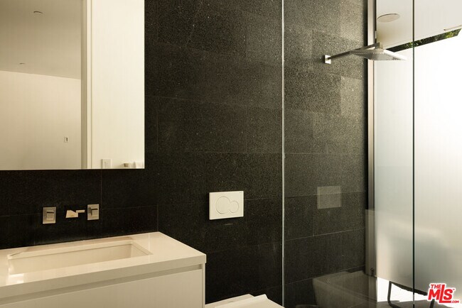 Building Photo - 1536 Blue Jay Way