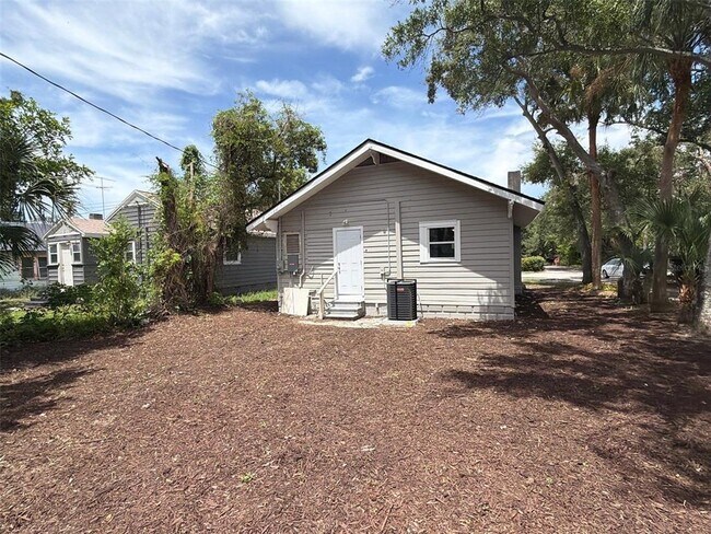 Building Photo - 610 28th Ave S