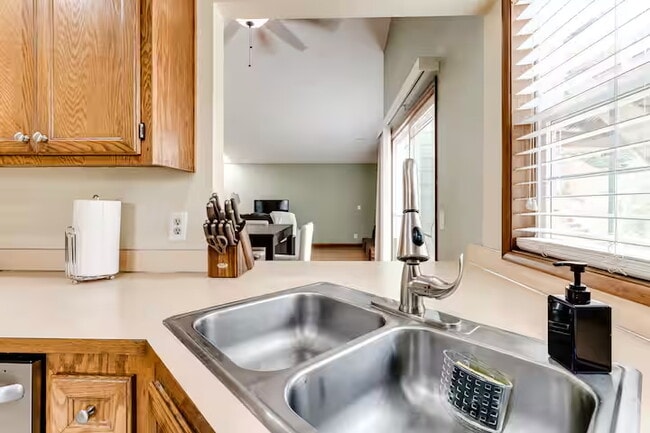 Building Photo - 2644 Willona Dr