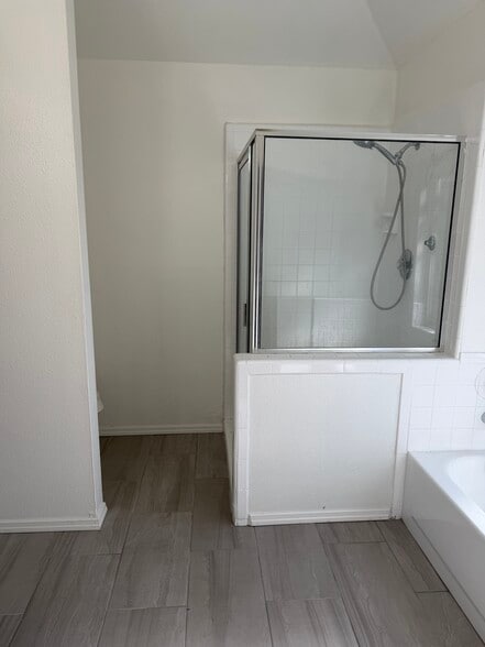 master bath shower - 8107 Valley Trl