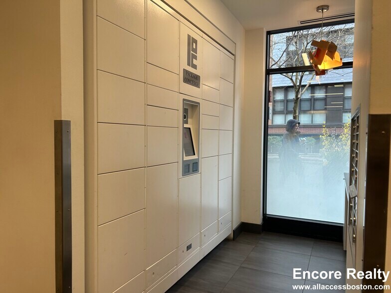 Building Photo - 65 Brainerd Rd