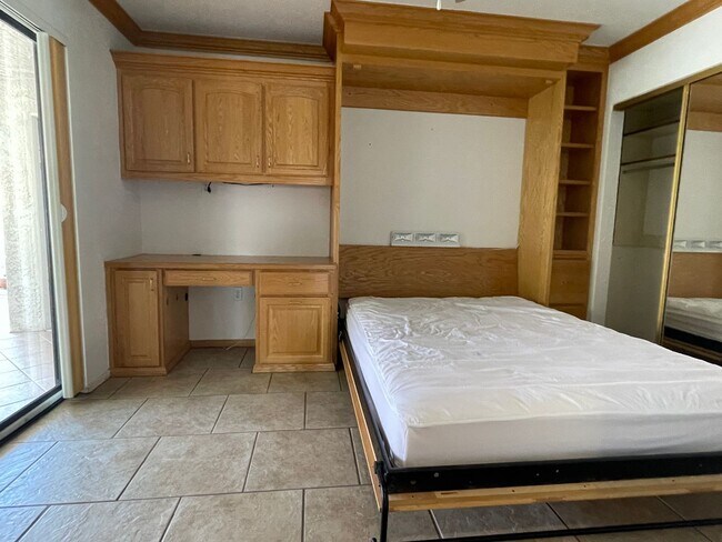 Building Photo - Desirable Windsor Beach Condo! Unfurnished...