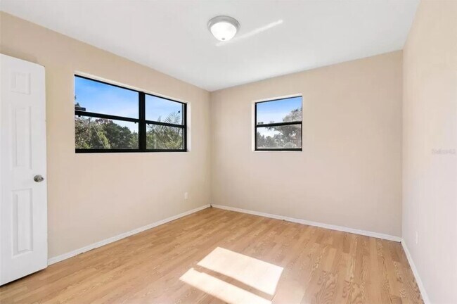 Building Photo - 600 S Oxalis Ave