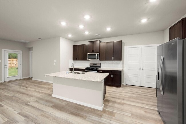 Building Photo - 18733 Timber Gln Dr